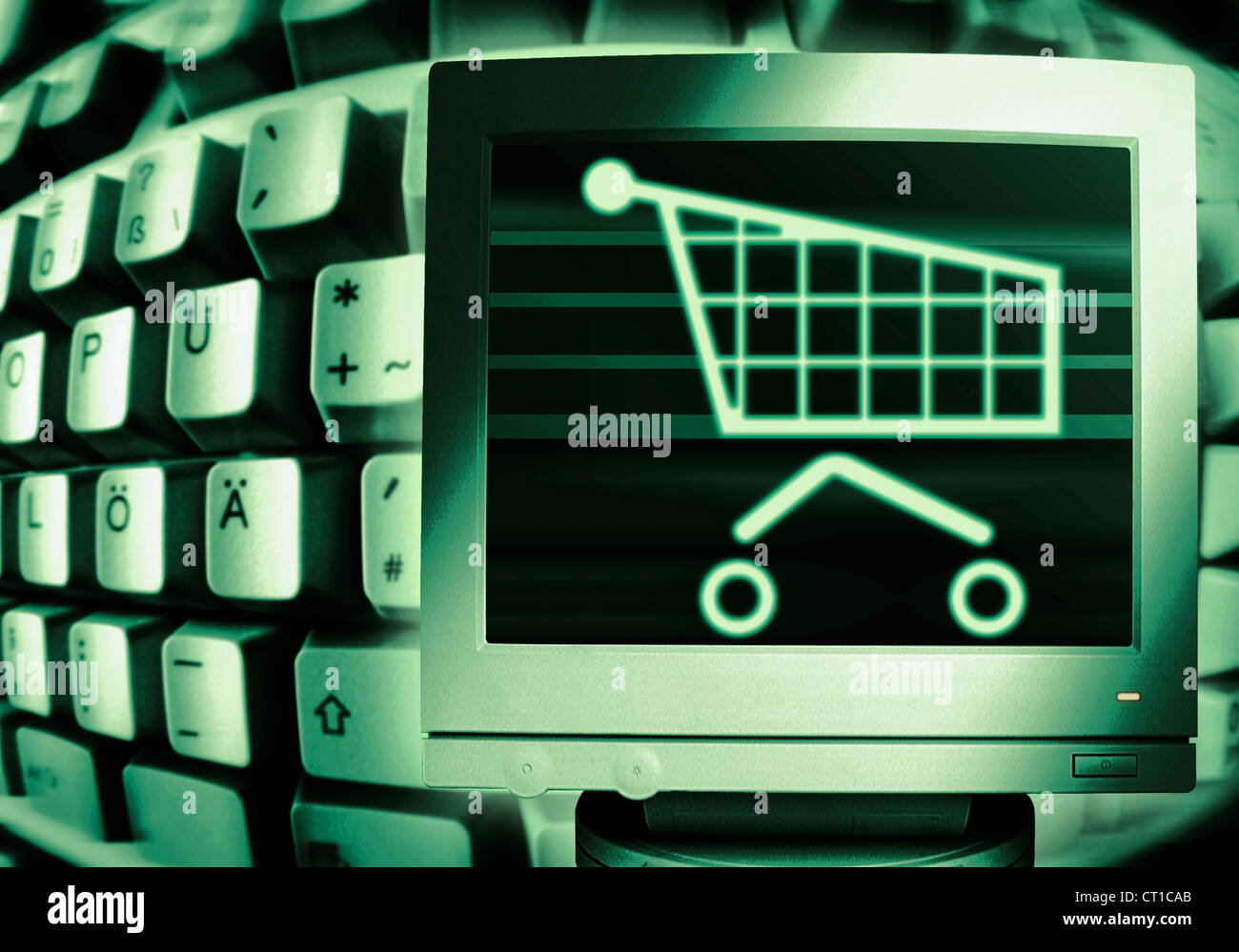 keyboard and shopping cart - Computertastatur und Monitor mit Einkaufswagensymbol Stock Photo