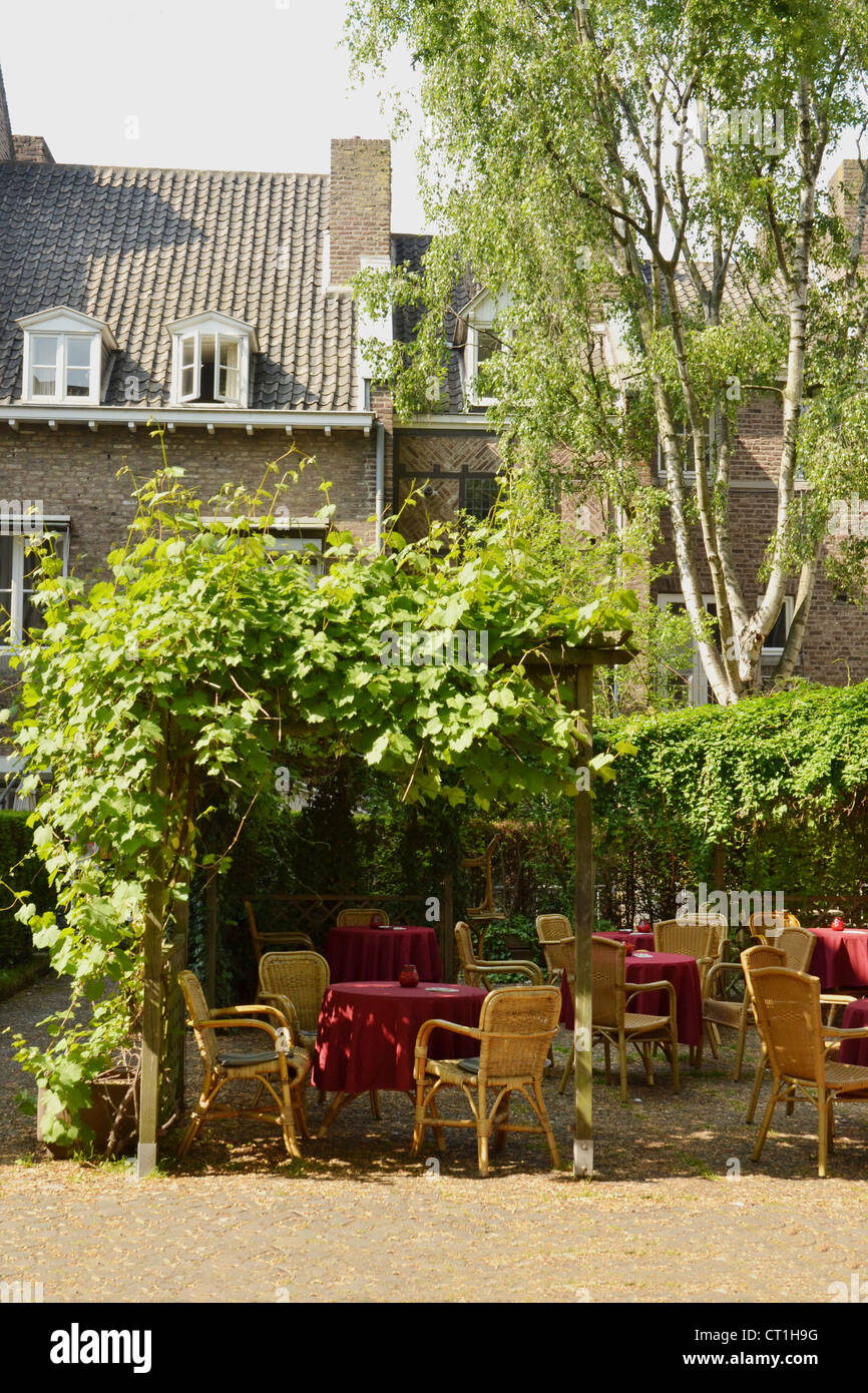 Terrace of the ‘n de Moriaan Cafe on the Stokstraat in the old city of Maastricht Stock Photo