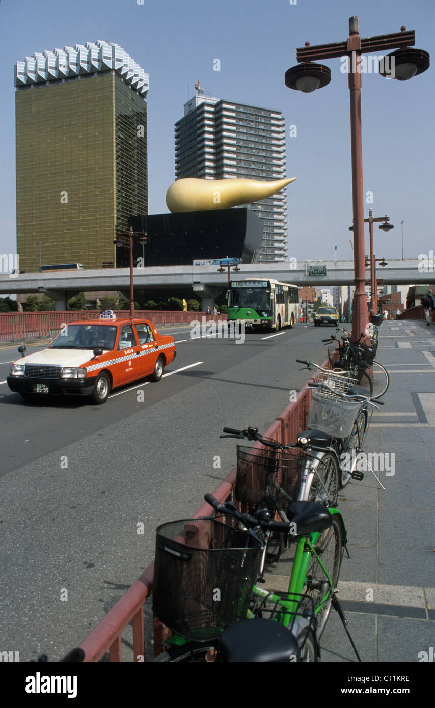Japan, Tokyo, Sumida, Asakusa area, the Asahi Flamme D'or building or locally known as the 'golden turd'. Stock Photo