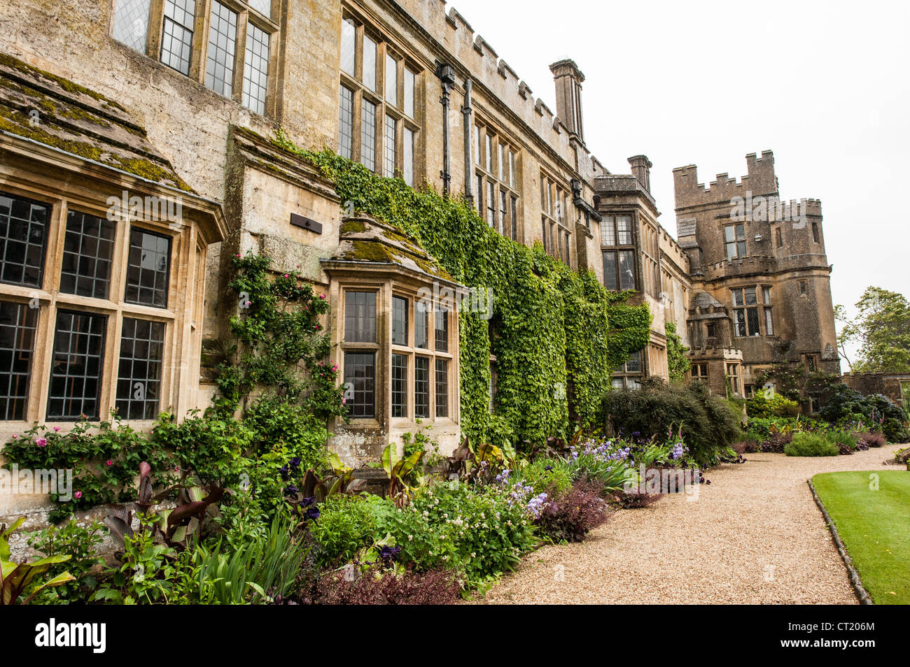 WINCHCOMBE, England — The Queen's Walk at Sudeley Castle, Gloucestershire, a restored 16th-century covered walkway that once connected the castle's private apartments to the Chapel Royal. This architectural feature, associated with Catherine Parr, Henry VIII's last wife, offers visitors a glimpse into Tudor-era castle design and the daily life of English royalty. Stock Photo