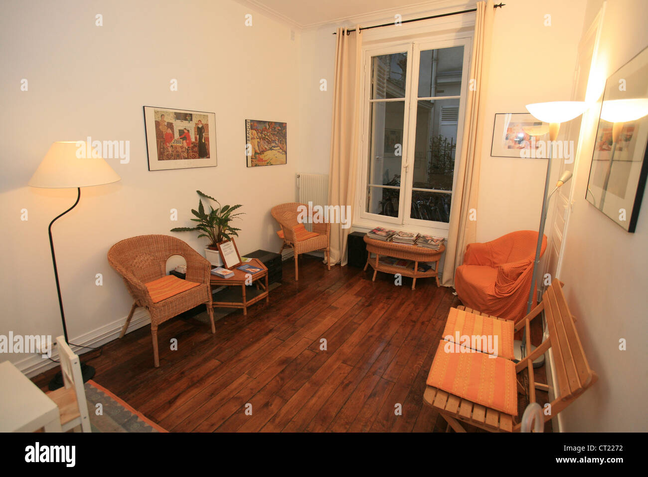 Gp surgery waiting room hi-res stock photography and images - Alamy