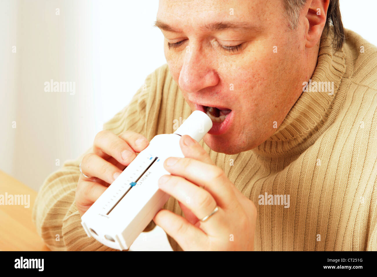 BREATHING, SPIROMETRY IN A MAN Stock Photo Alamy