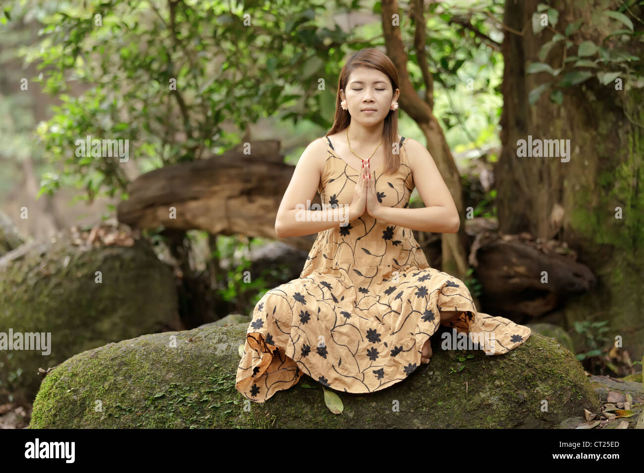 Meditation in nature hi-res stock photography and images - Alamy