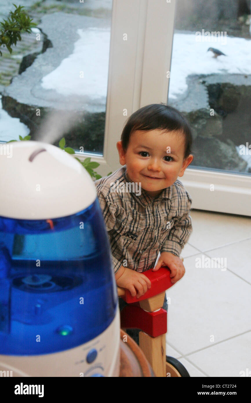 Humidifier and children hi-res stock photography and images - Alamy