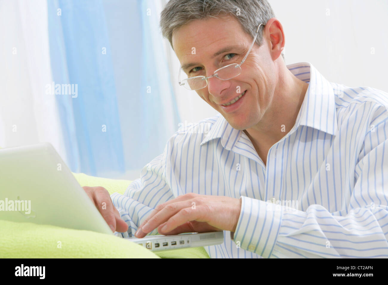 Man Using Software MAN USING A COMPUTER Stock Photo - Alamy