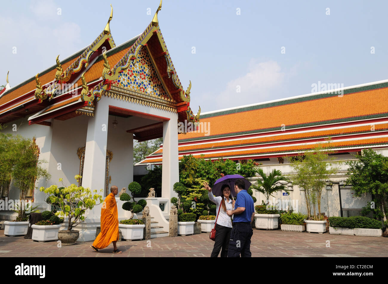 Buddhist Monk and tourists at Wat Po Buddhist Temple Bangkok Thailand Stock Photo
