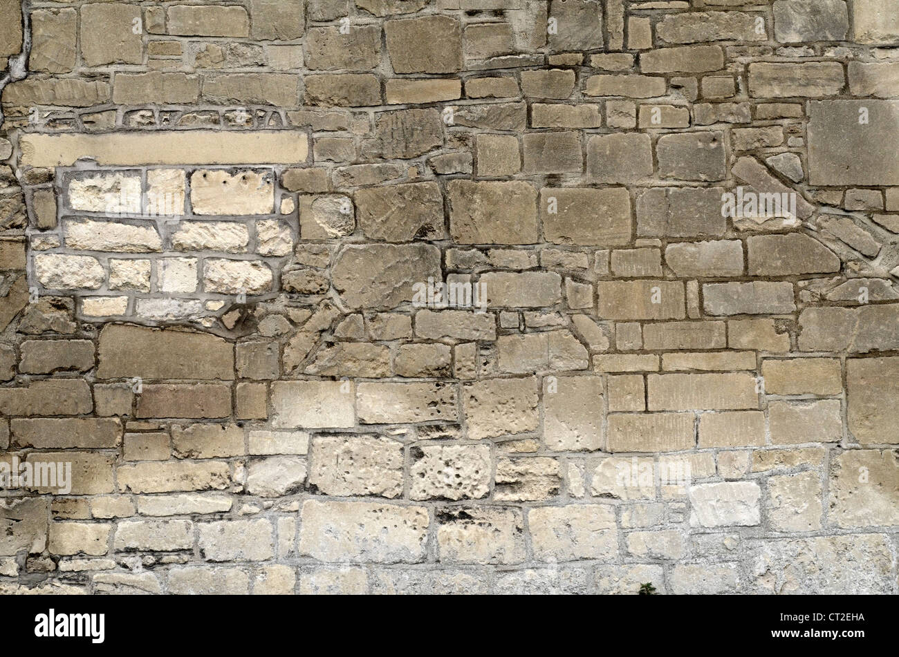 Stone building wall detail - Bath, Somerset. Visual allegory for 'barrier'. Cracks in wall. Stock Photo