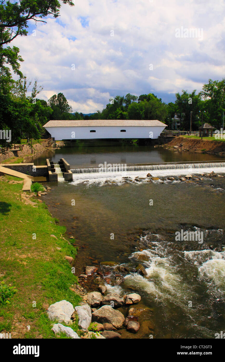 DOE RIVER COVERED BRIDGE, ELIZABETHTON, TENNESSEE, USA Stock Photo Alamy