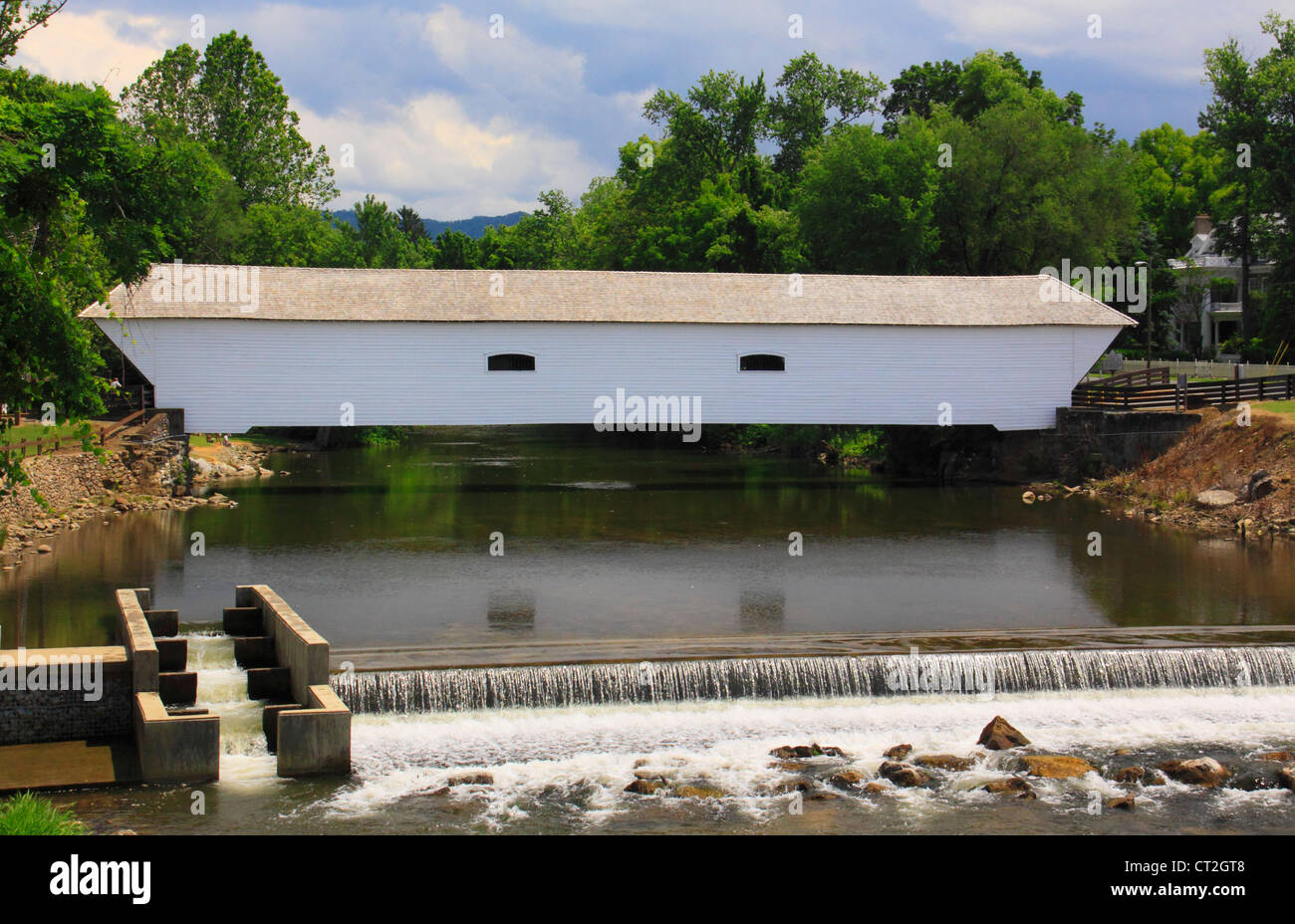 DOE RIVER COVERED BRIDGE, ELIZABETHTON, TENNESSEE, USA Stock Photo Alamy