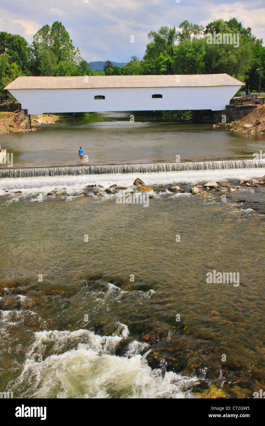 DOE RIVER COVERED BRIDGE, ELIZABETHTON, TENNESSEE, USA Stock Photo Alamy