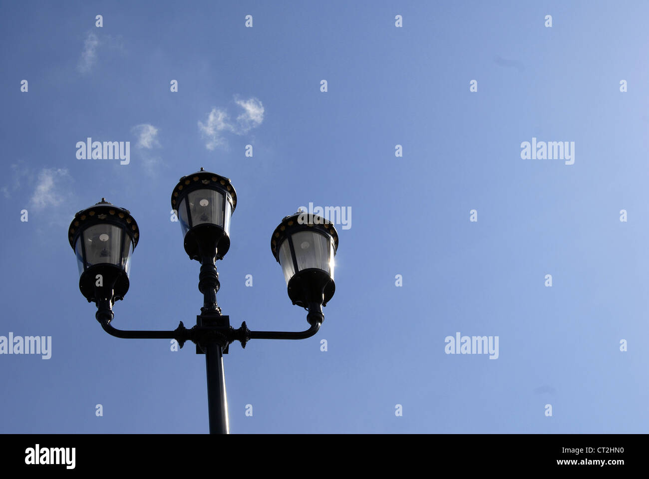 Old style london street lamp hi-res stock photography and images - Alamy