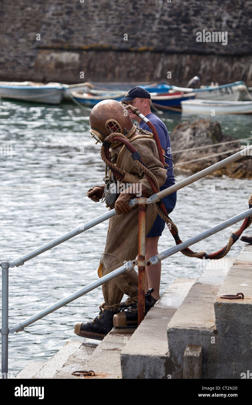 Diving suit deep sea hi-res stock photography and images - Alamy