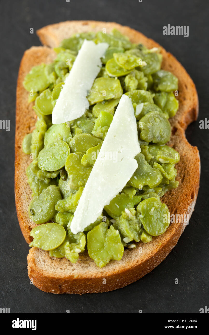 Broad Beans on Toast Stock Photo Alamy