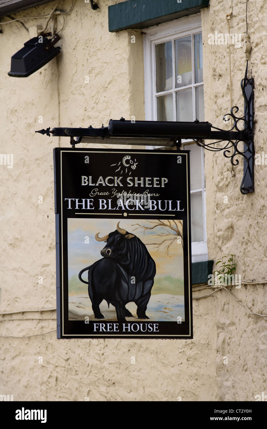 Black Bull Middleham_The Black Bull Market Place, Middleham, North Yorkshire Dales, Richmondshire, UK Stock Photo