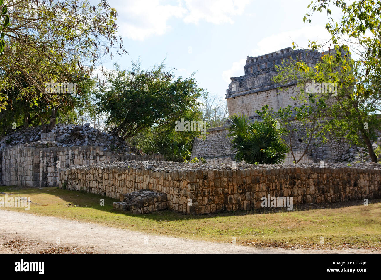 Ruins of Mayan buildings sit among the tropical vegetation at Chichen Itza, Yucatan, Mexico. Stock Photo
