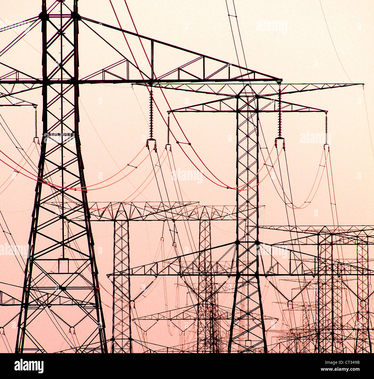 How Do High Voltage Power Lines Work
