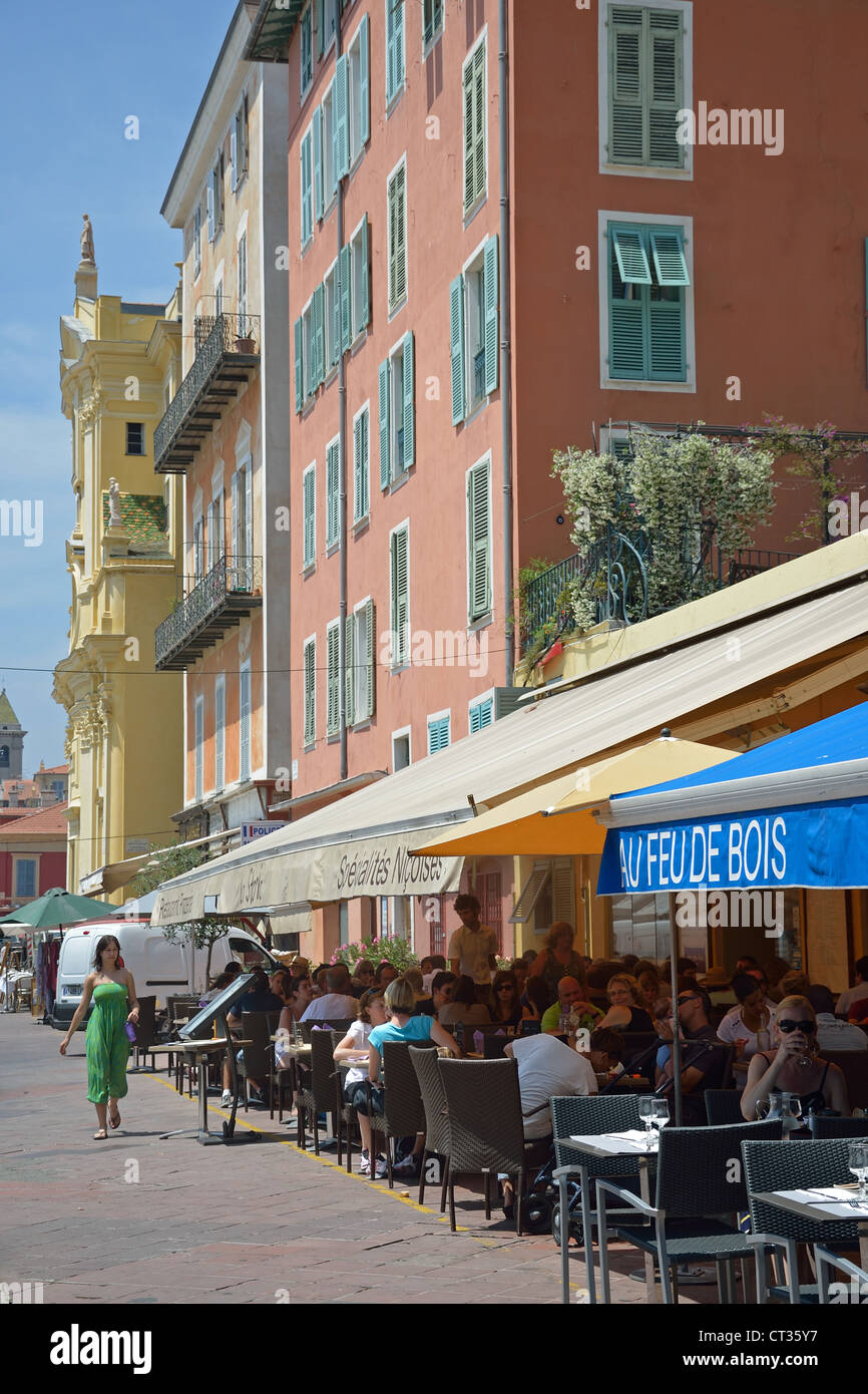 Outdoor restaurants on Cours Saleya, Vieux Nice, Nice, Côte d'Azur, Alpes-Maritimes, Provence-Alpes-Côte d'Azur, France Stock Photo