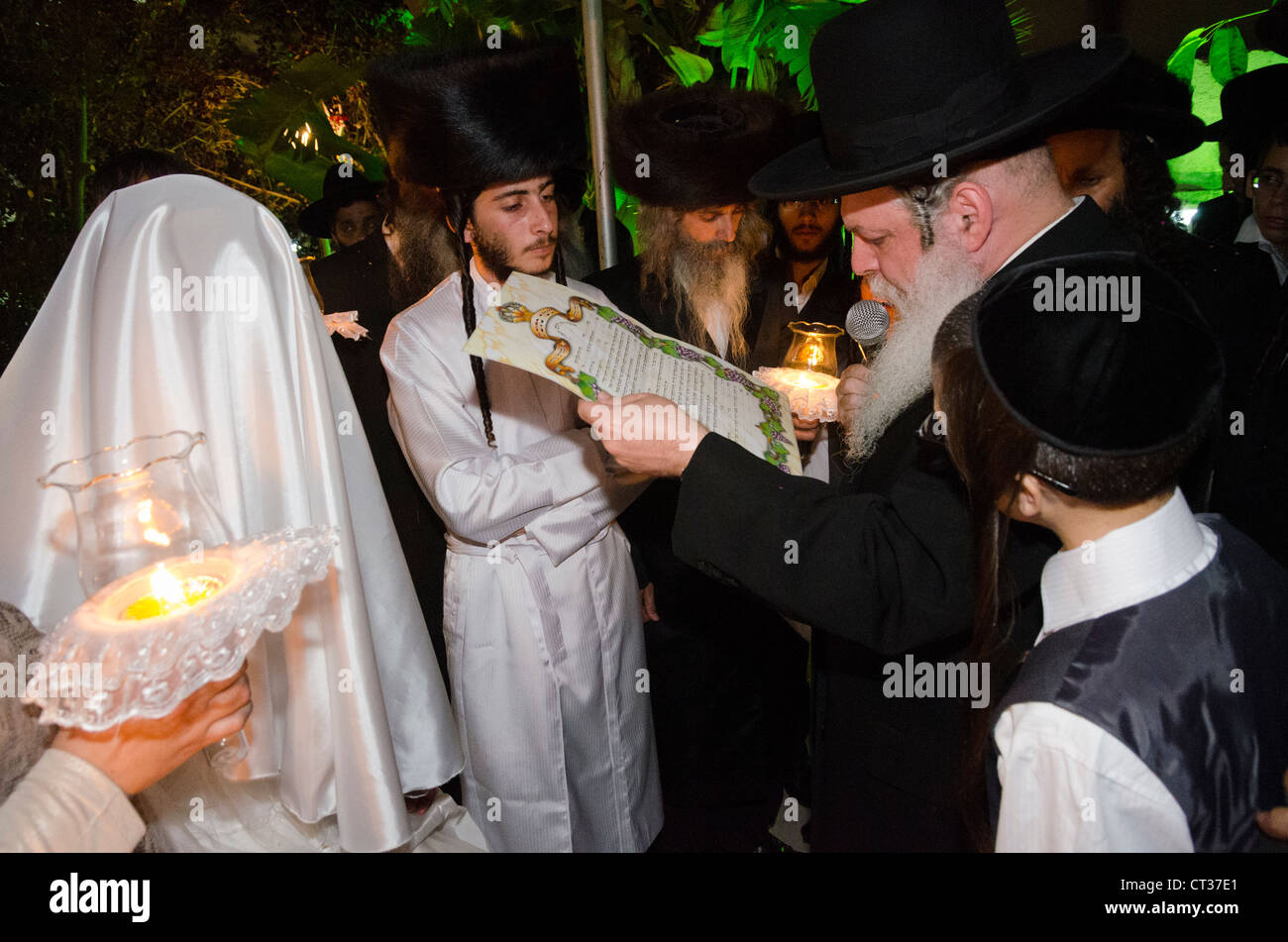 JERUSALEM, ISRAEL - JUNE 11: Jewish orthodox wedding on June 11, 2012 in Jerusalem. Israel. Stock Photo