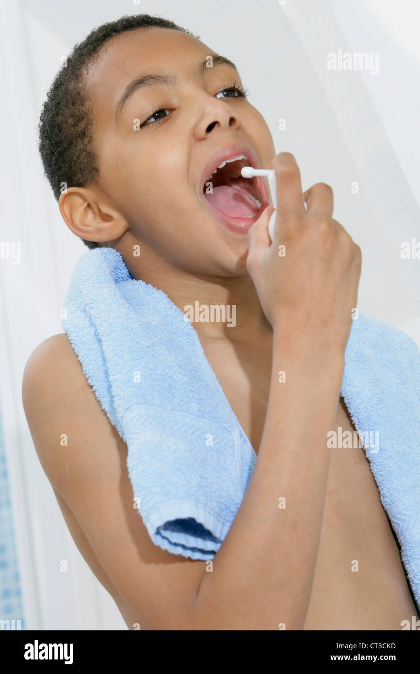 CHILD USING SPRAY IN MOUTH Stock Photo Alamy