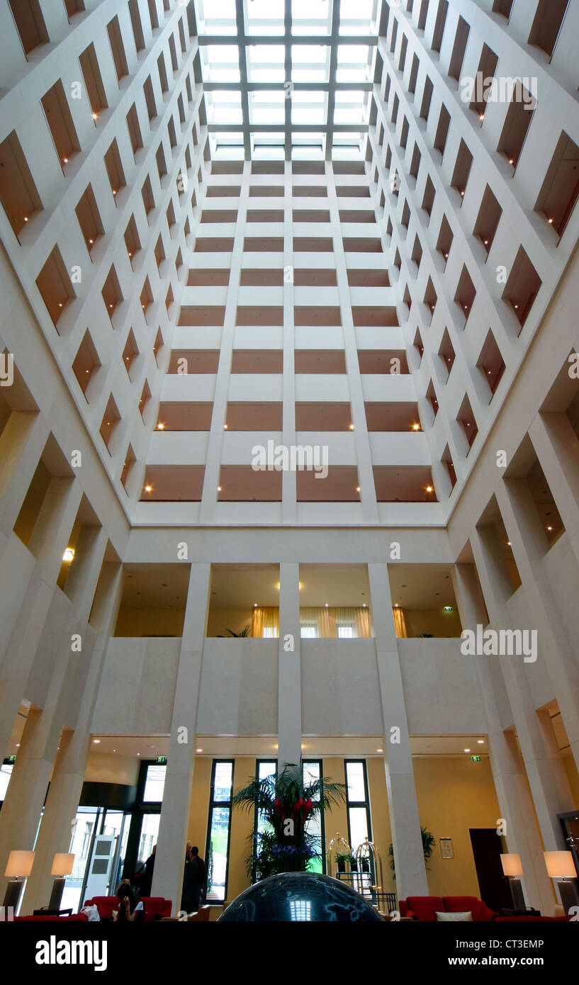 courtyard-by-marriott-berlin-hi-res-stock-photography-and-images-alamy