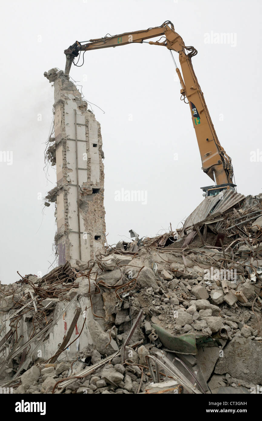 Warehouse collapse hi-res stock photography and images - Alamy