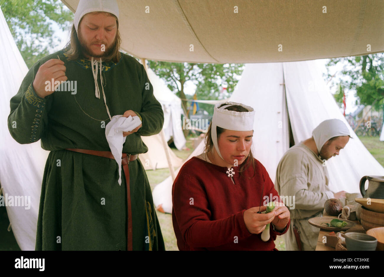 Medieval couple dress hi-res stock photography and images - Alamy