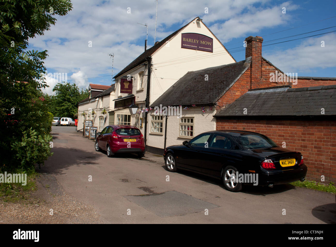 Barley Mow pub is in Newbold on Avon near the river Avon and the Oxford Canal with eating facilities indoors and outdoors. Stock Photo