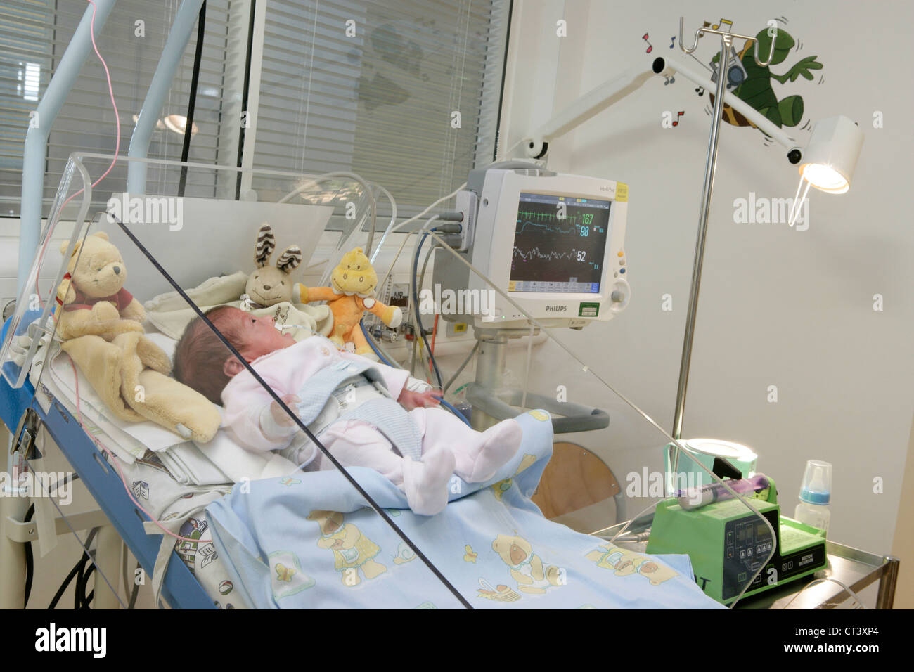 Premature baby feeding tube hires stock photography and images Alamy