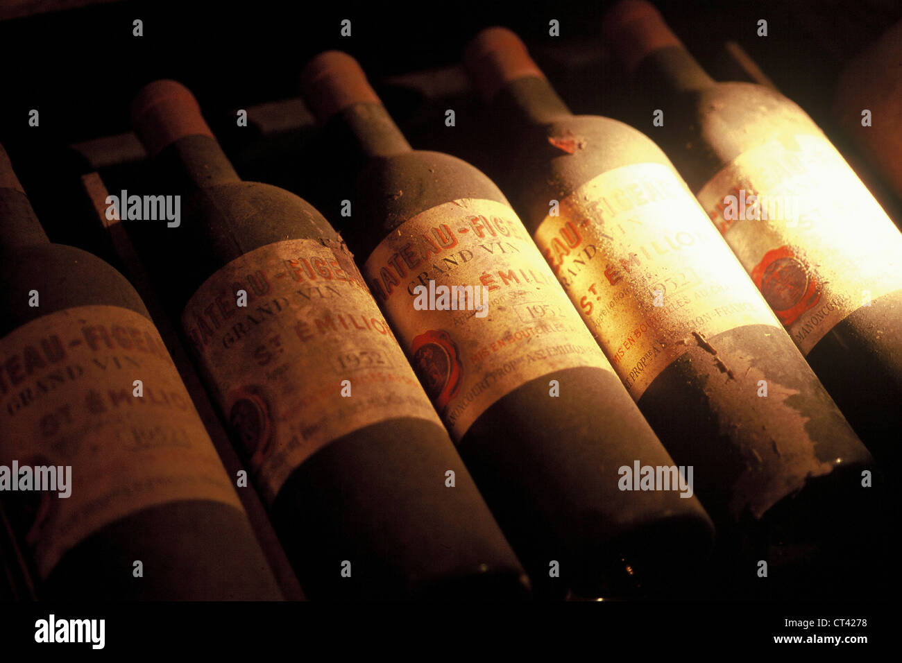 Old wine labels hi-res stock photography and images - Alamy