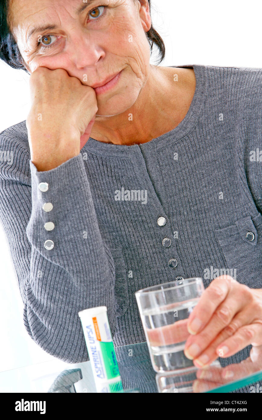 ELDERLY PERSON WITH ASPIRIN Stock Photo Alamy