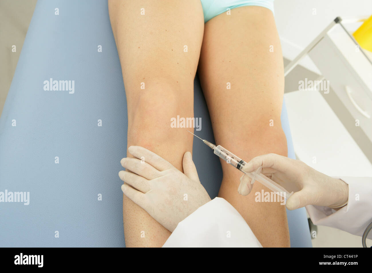 Infiltration knee hi-res stock photography and images - Alamy