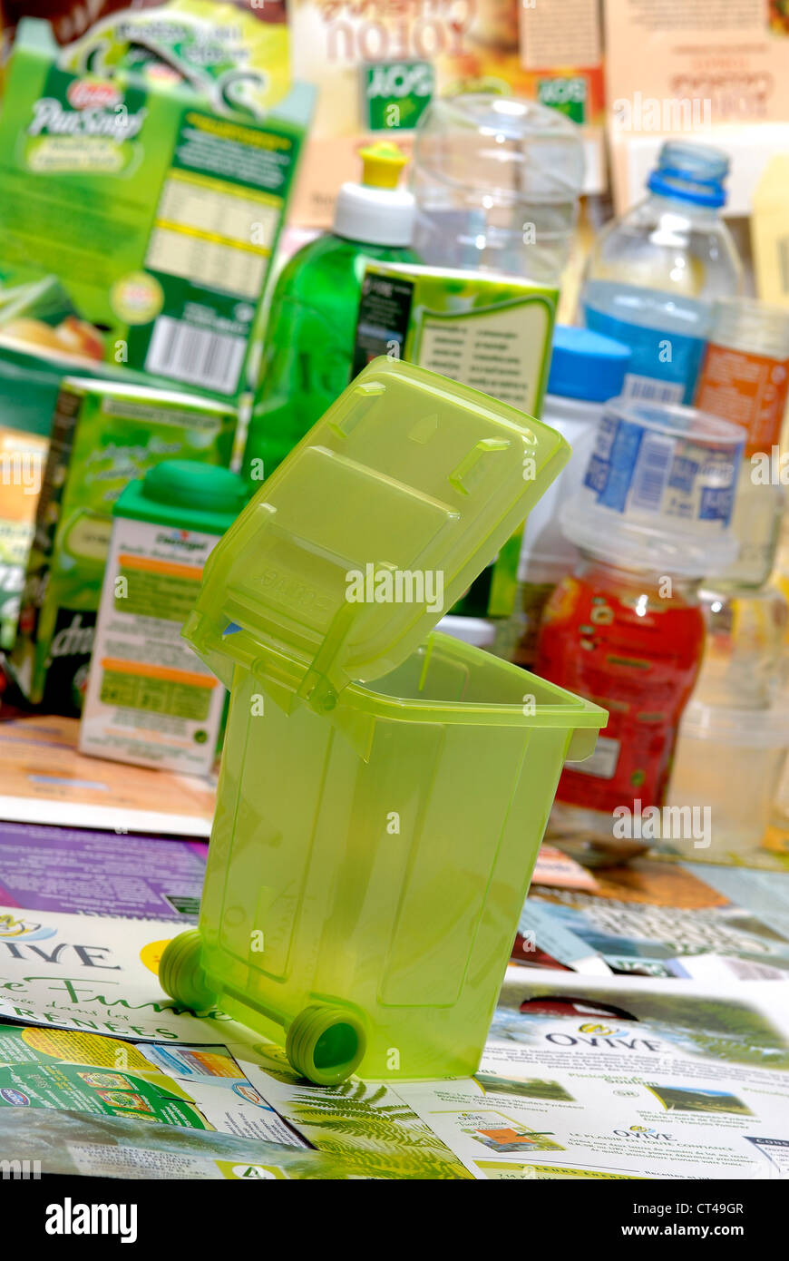 Still life dustbins hi-res stock photography and images - Alamy