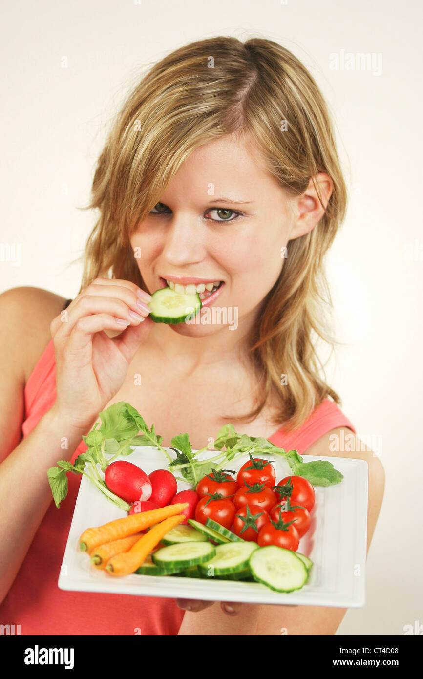 WOMAN EATING RAW VEGETABLES Stock Photo Alamy woman-eating-raw-vegetables-stock-photo-alamy