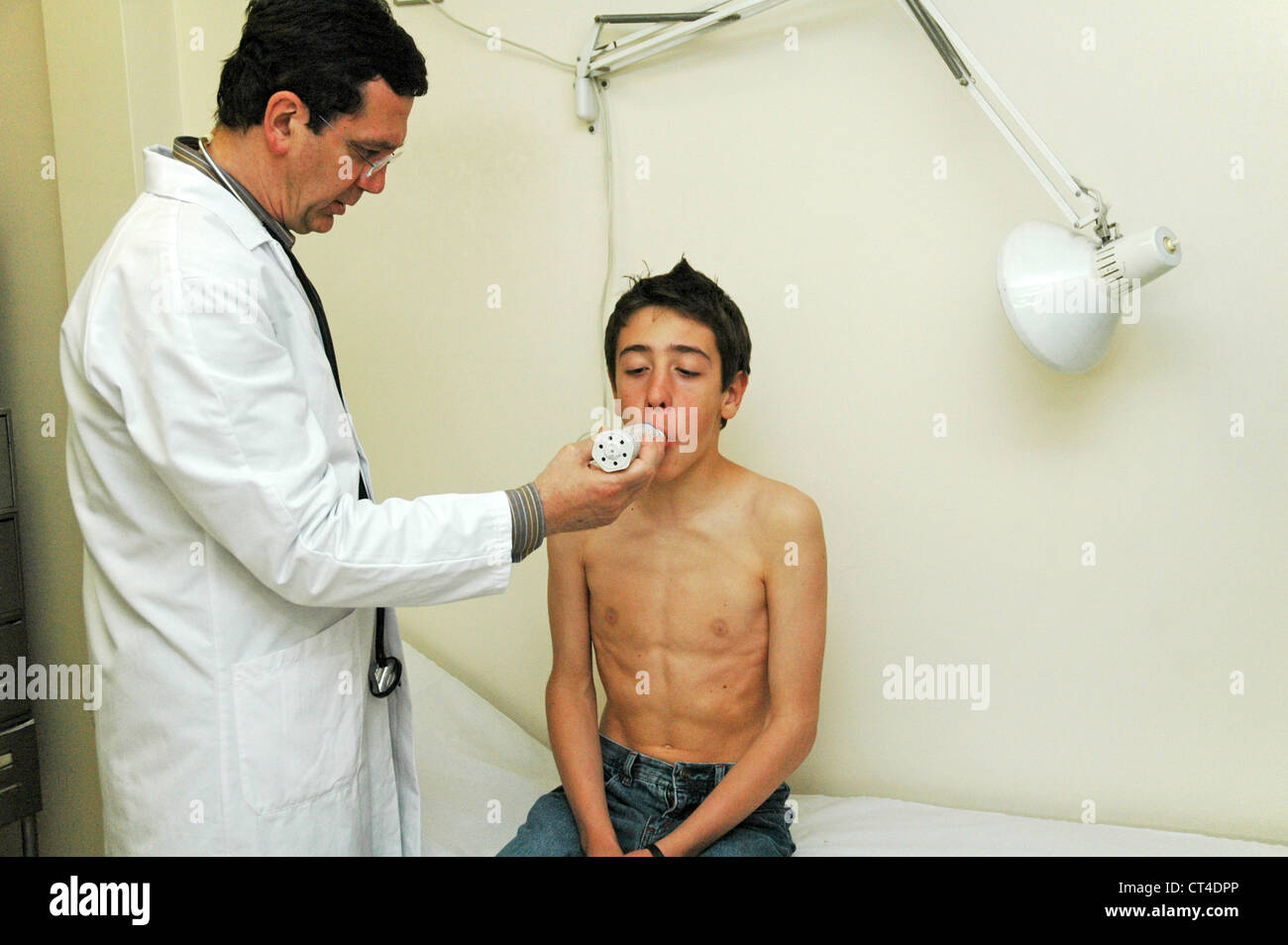 BREATHING, SPIROMETRY ADOLESCENT Stock Photo - Alamy