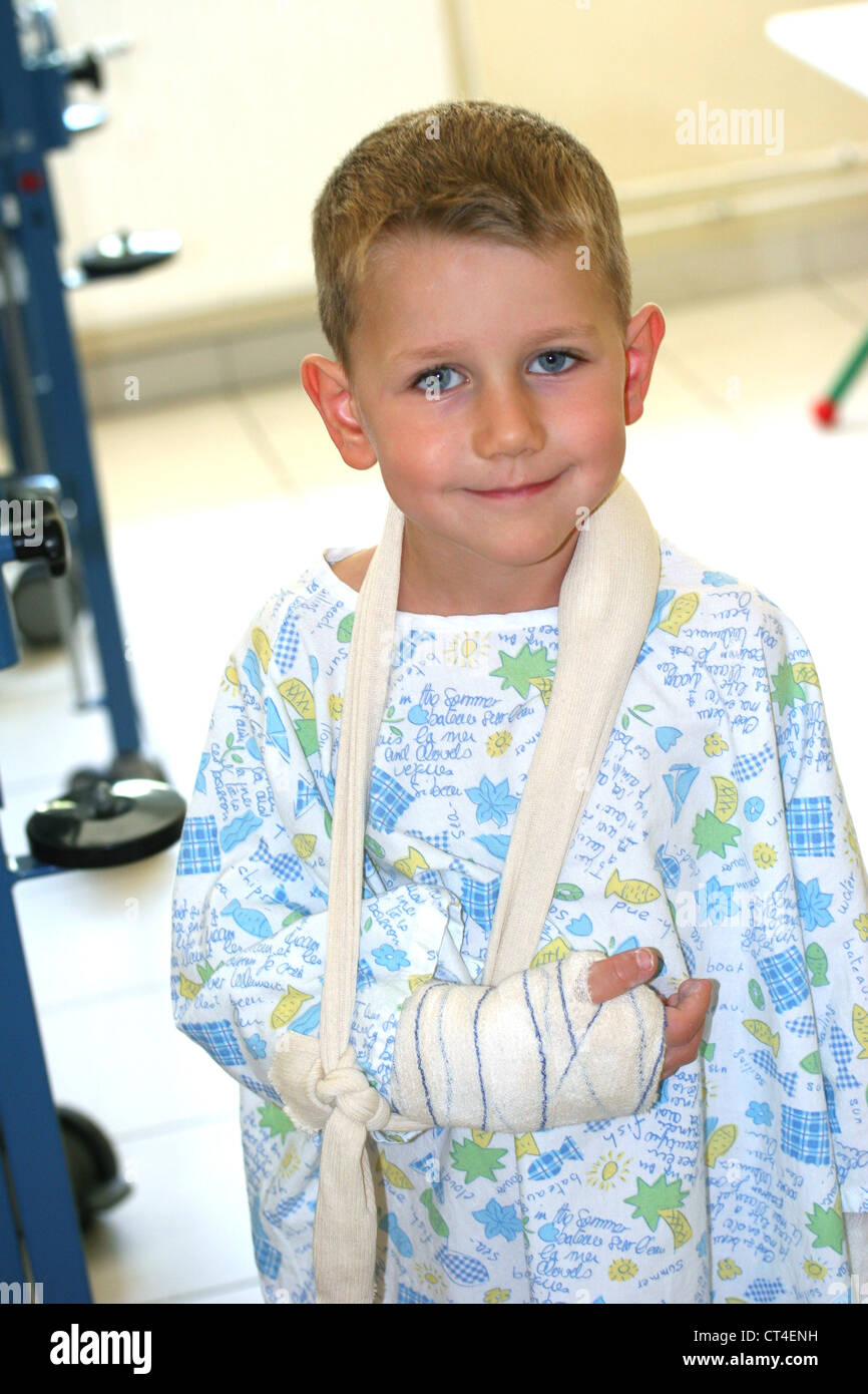 CHILD FRACTURE, HOSPITAL Stock Photo Alamy