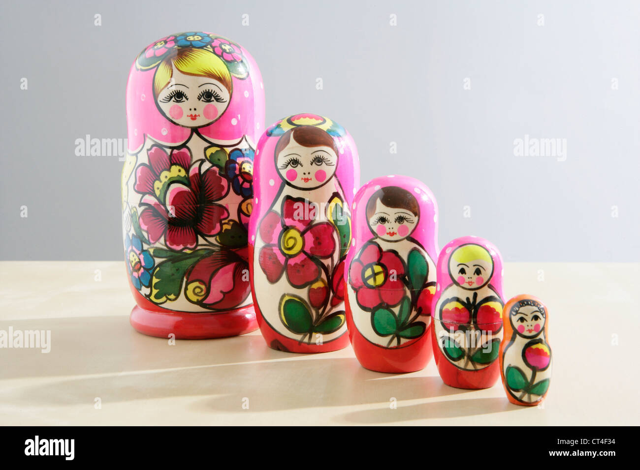 RUSSIAN NESTED DOLLS Stock Photo - Alamy