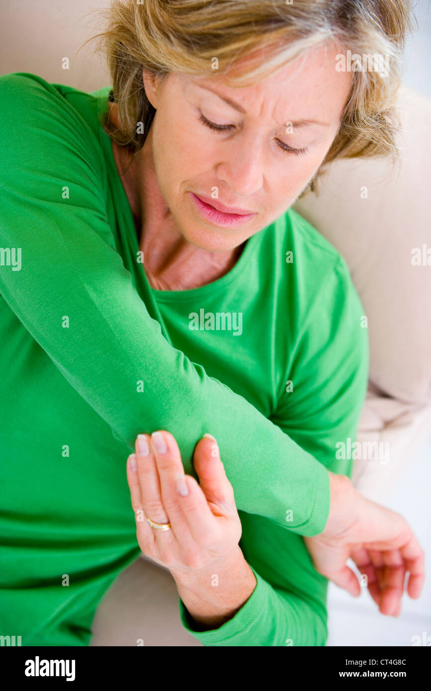 ELBOW PAIN IN AN ELDERLY PERSON Stock Photo Alamy