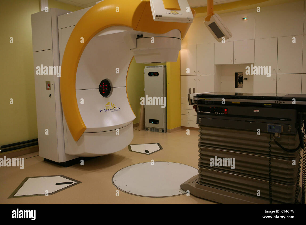 Stereotaxic radiosurgery hires stock photography and images Alamy