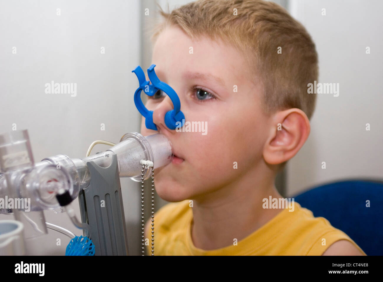 BREATHING, SPIROMETRY IN A CHILD Stock Photo Alamy