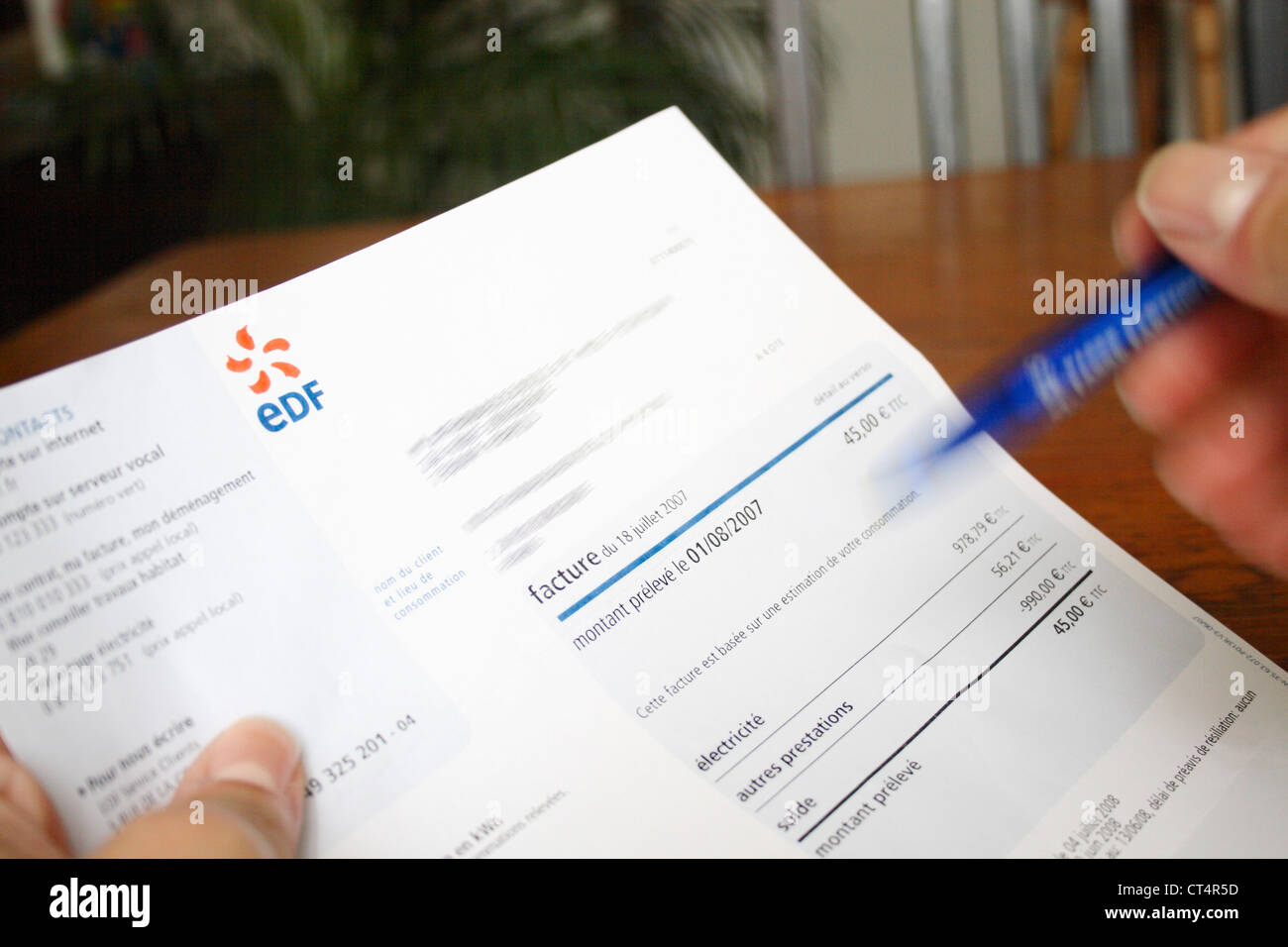 WOMAN DOING PAPERWORK Stock Photo - Alamy