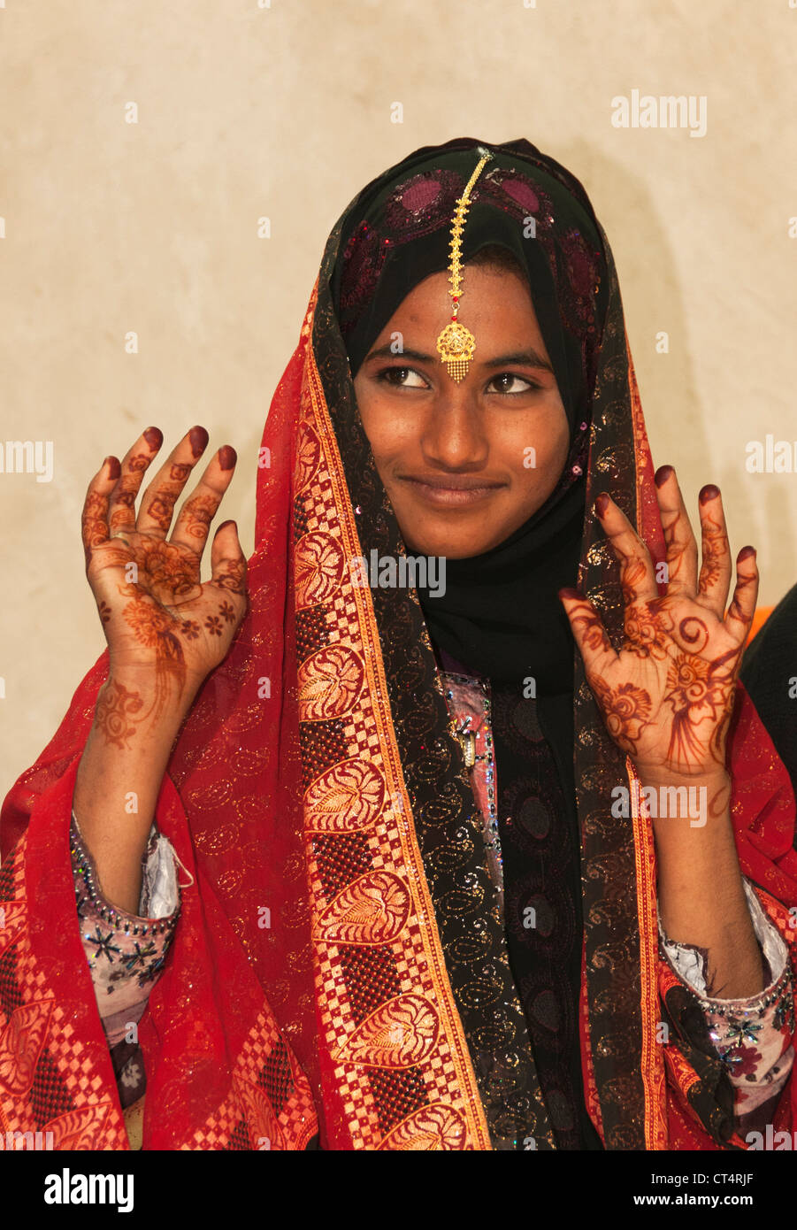 Elk207-1562v Oman, Muscat, Muscat Festival, girls in traditional dance costumes Stock Photo