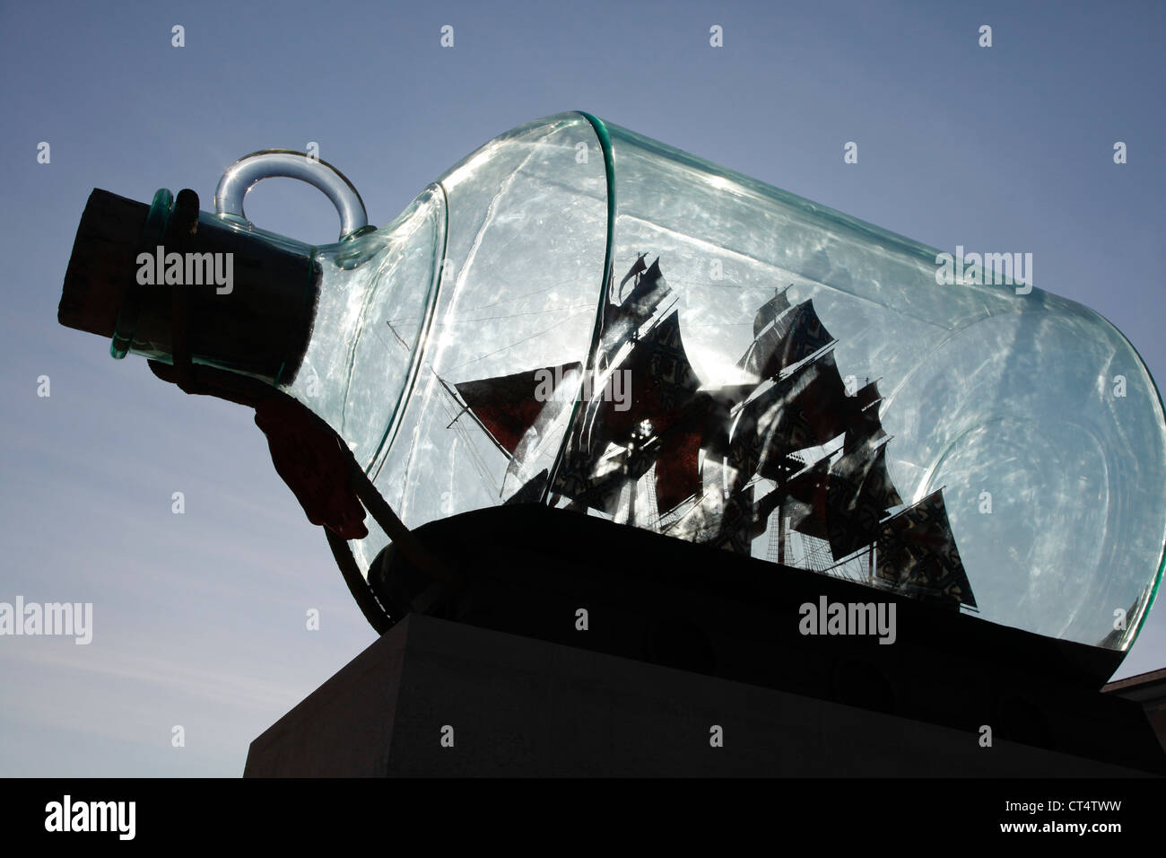 Nelson's ship in a bottle by artist Yinka Shonibare by the Royal Observatory at Greenwich in London, England, UK Stock Photo