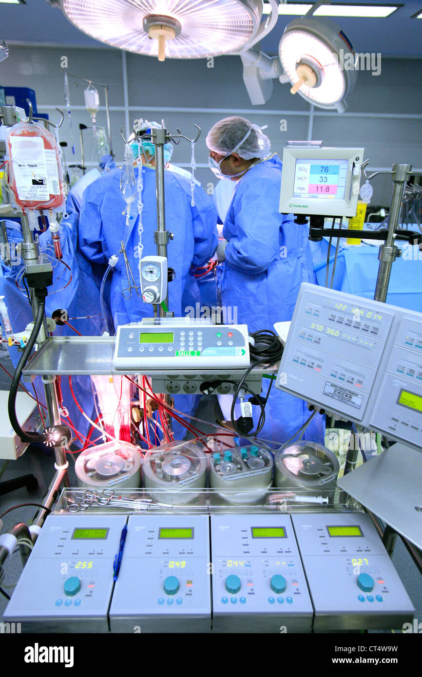 Cardiopulmonary bypass machine hi-res stock photography and images - Alamy