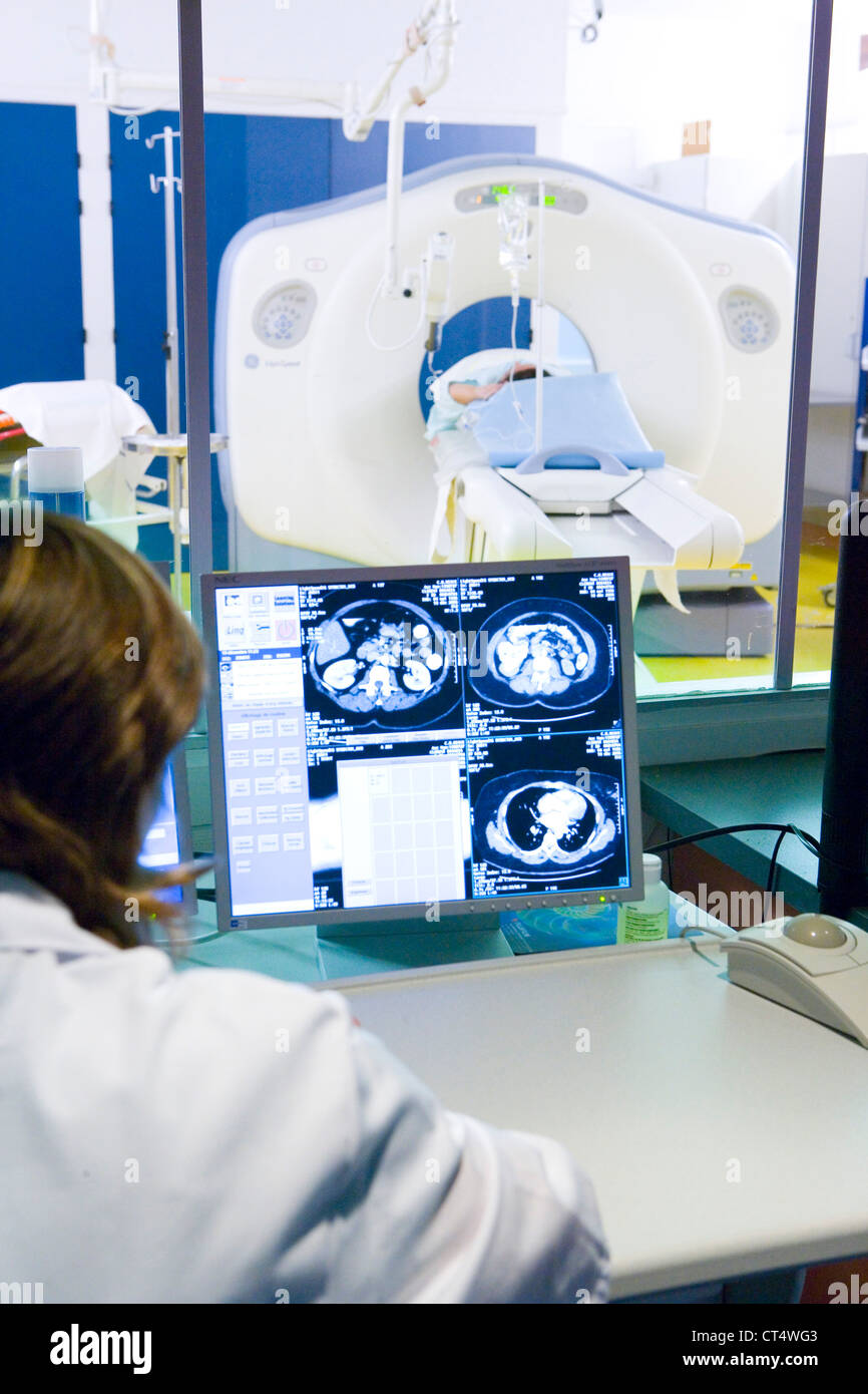 Computer controlled medical technology hi-res stock photography and ...