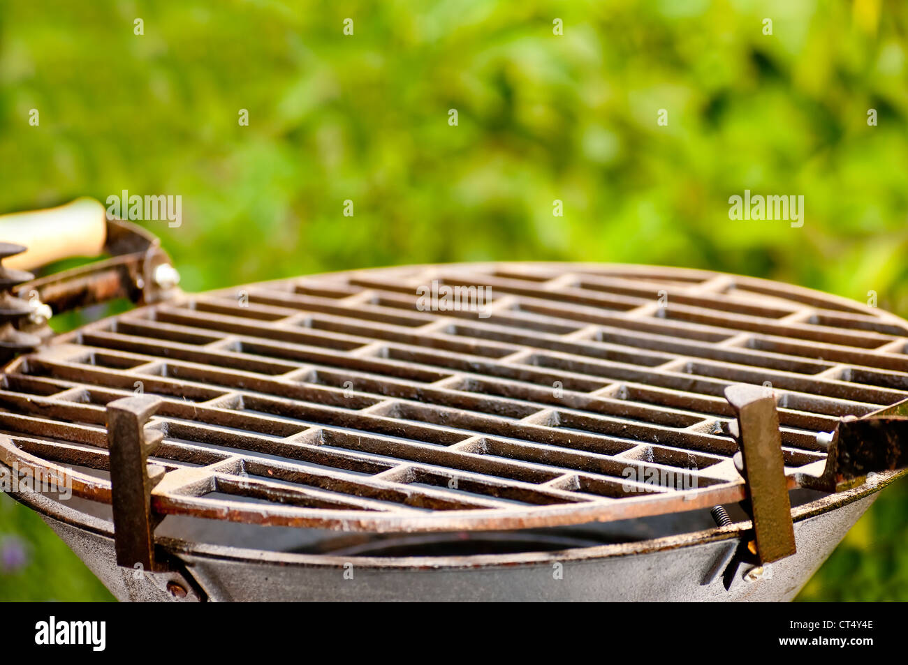 Garden barbecue empty hi-res stock photography and images - Alamy