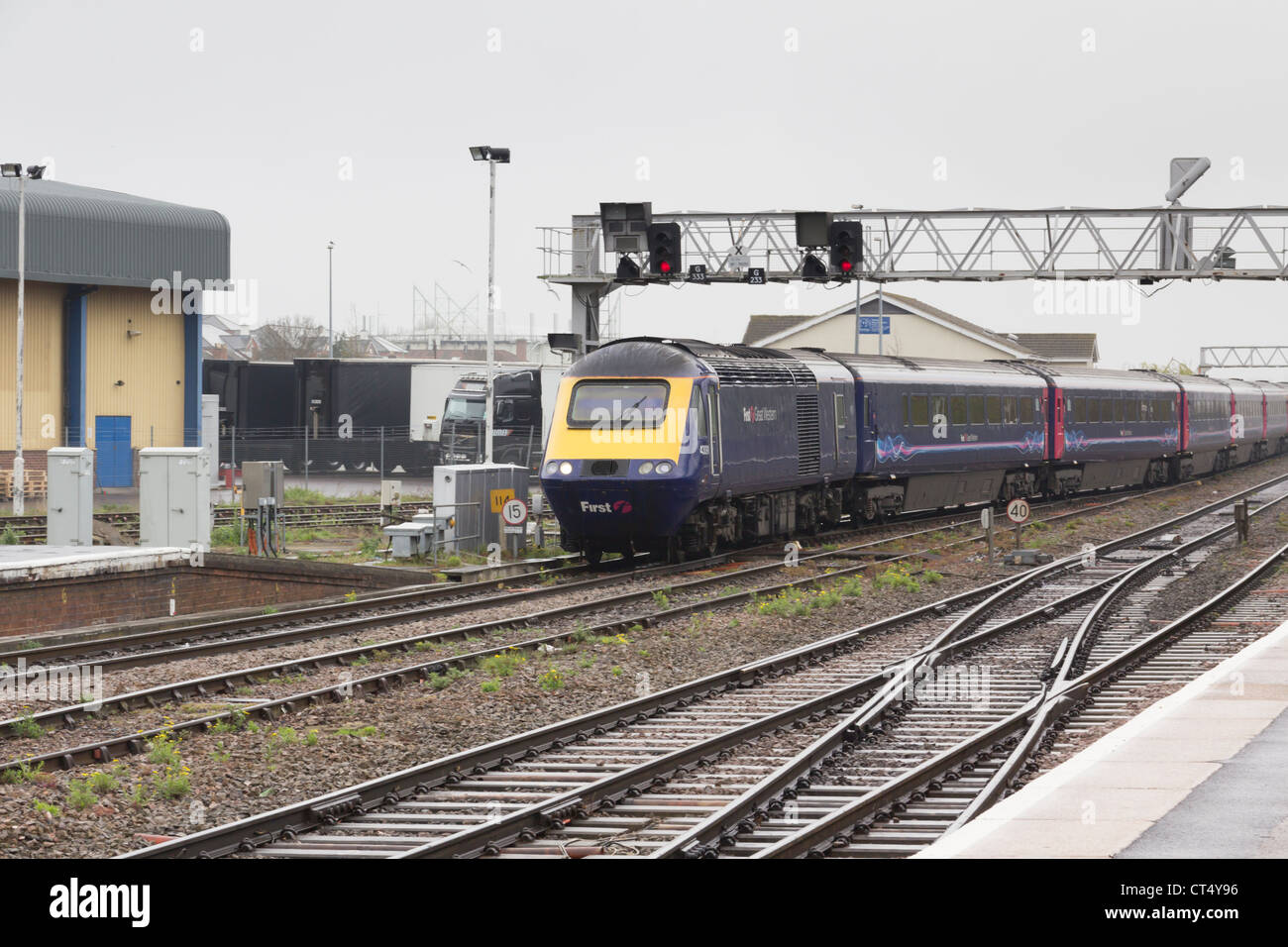 First Great Western Class 43 High Speed Train (HST) set entering Swindon Station enroute to London. Stock Photo