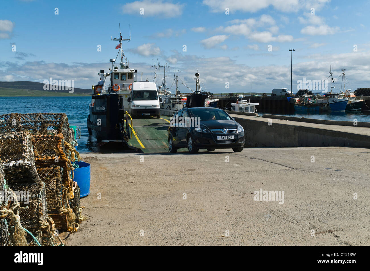 dh Rousay ferry TINGWALL ORKNEY MV Eynhallow discharging cards Tingwall harbour ramp car uk cars Scotland island boat isle ro ro Stock Photo