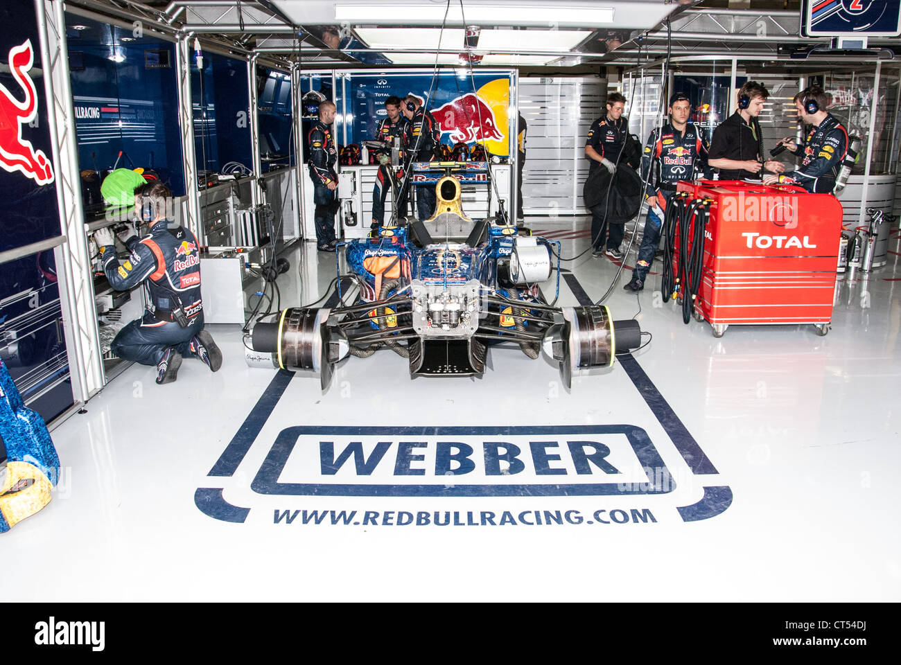 formula 1 garage