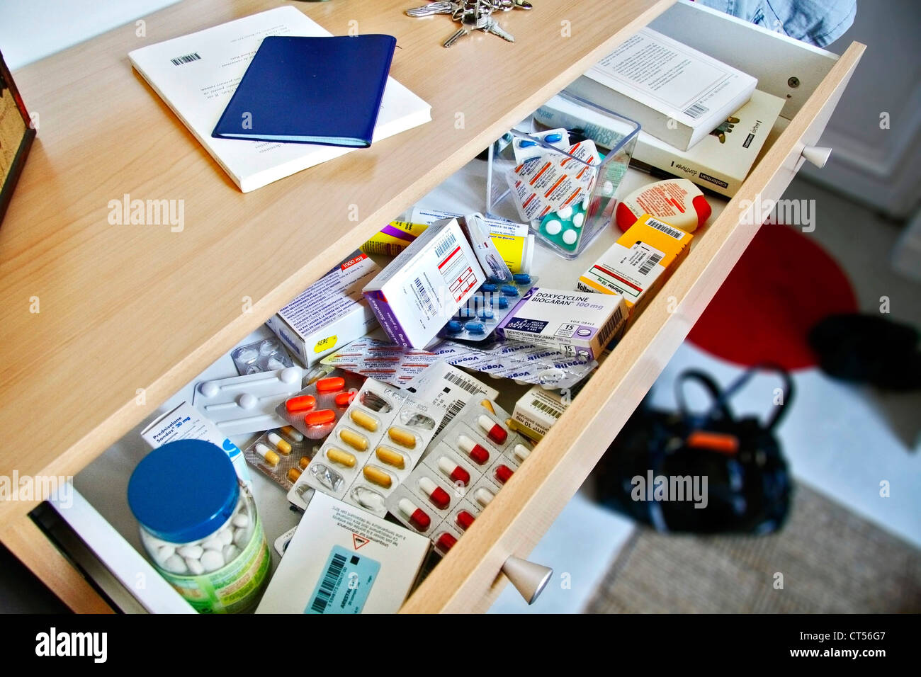 Drugs pills medication drawer hires stock photography and images Alamy