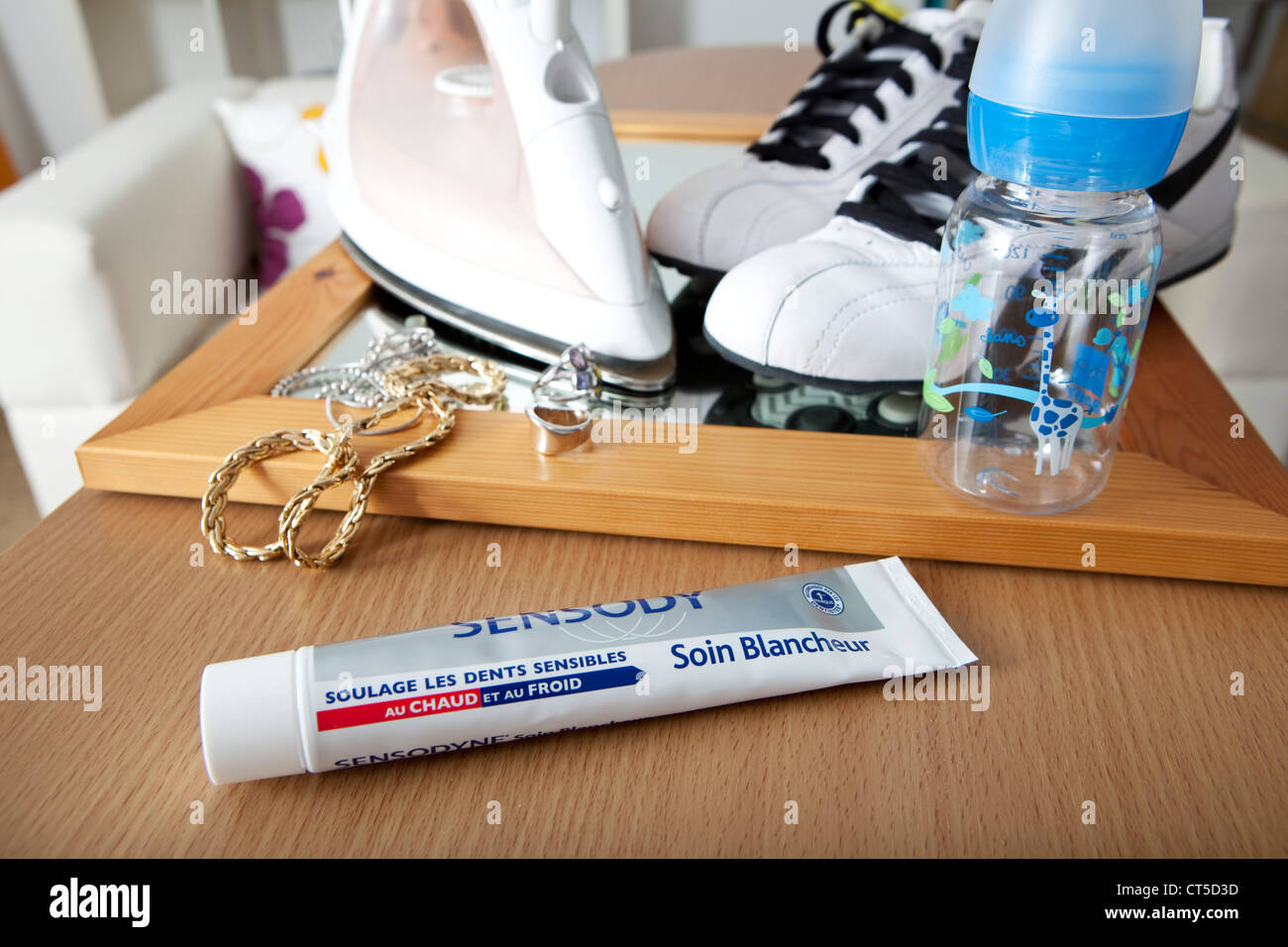 Cleaning wood with toothpaste hi-res stock photography and images - Alamy